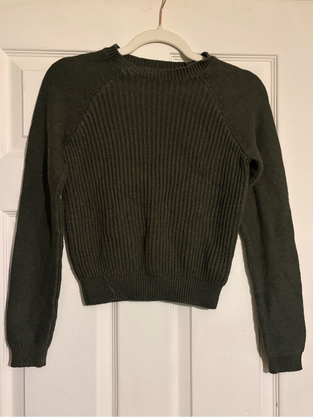 Aeropostale Women’s Olive Green Crewneck Rib-Knit Sweater